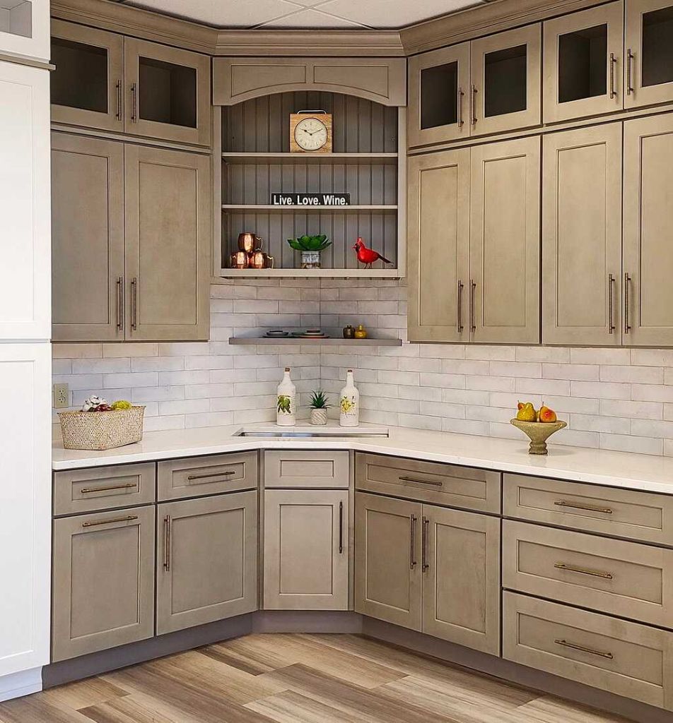 kitchen-cabinets-lightgray-range-hood
