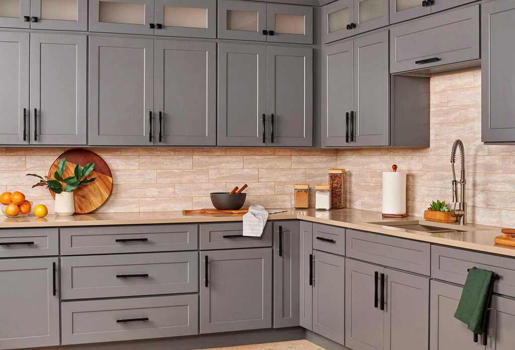 kitchen-cabinets-graybeige-shaker-beigebacksplash
