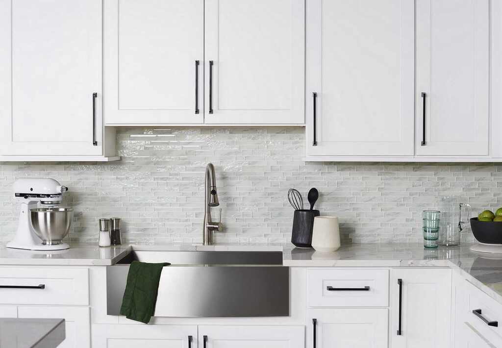 kitchen-cabinets-white-shaker-drawercloseup